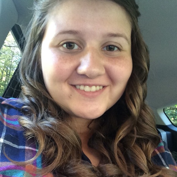 Meet your Posher, Elizabeth - Picture 2 of 2